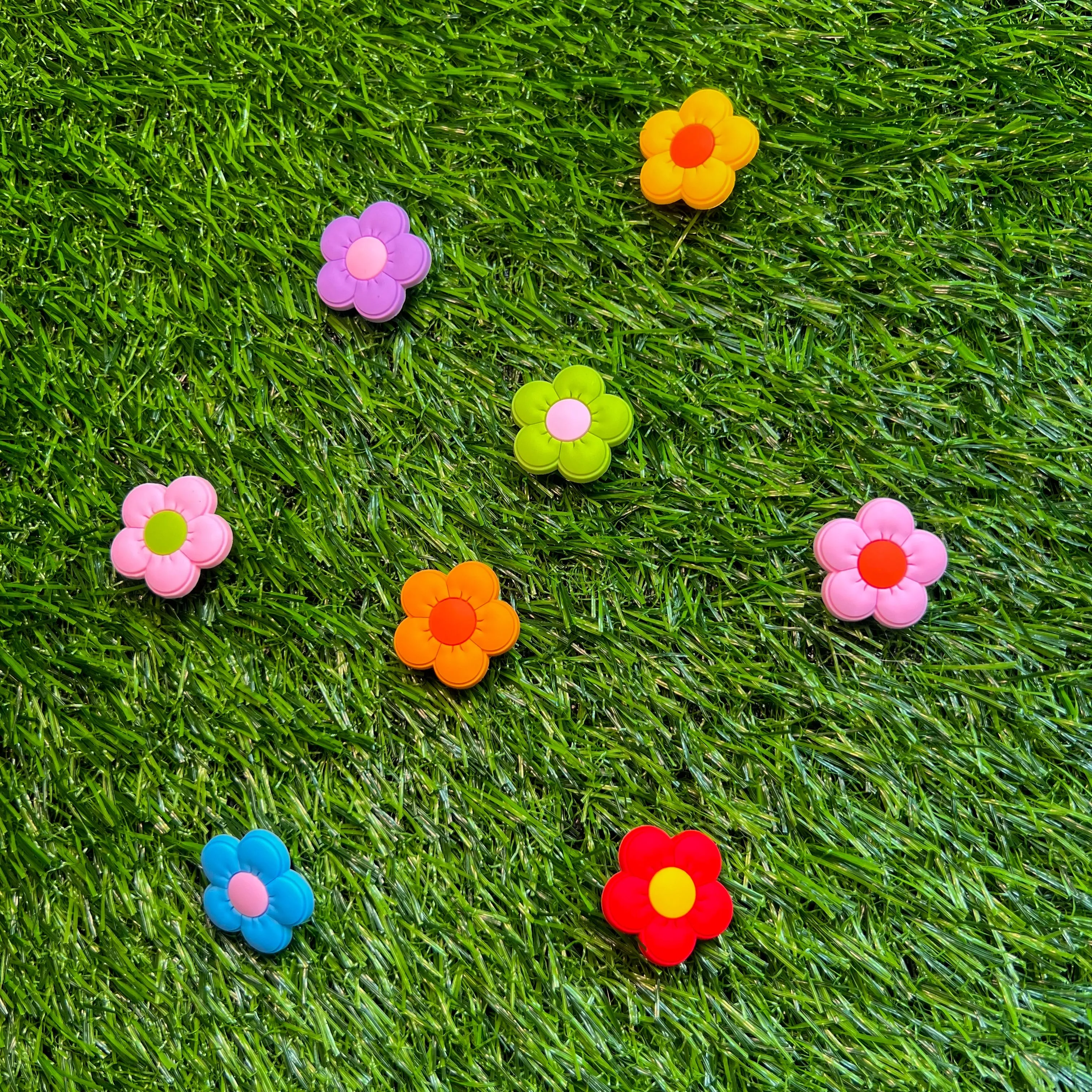 Bright Daisy Flower Shoe Charm Set (8 pieces)
