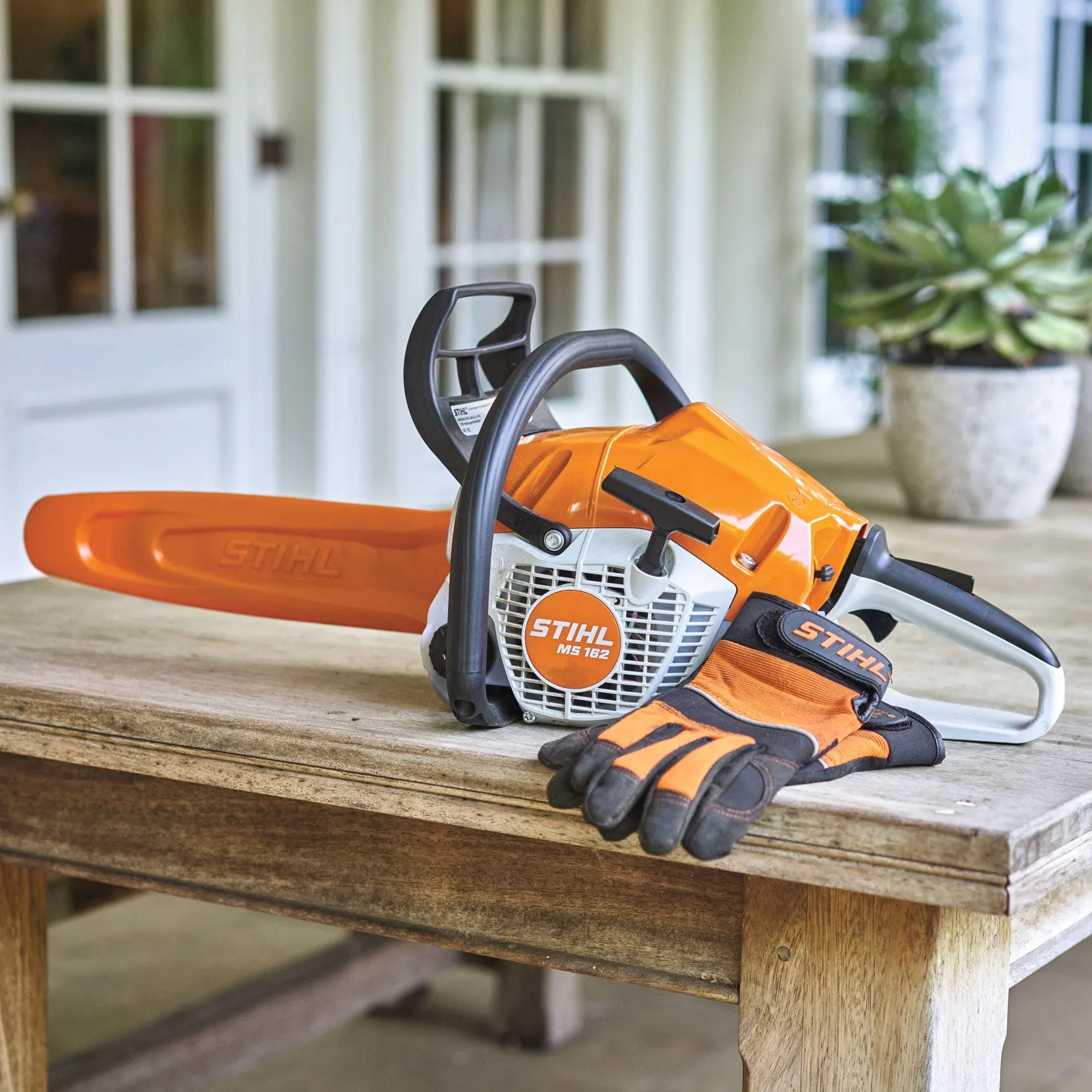 MS 162 petrol chainsaw