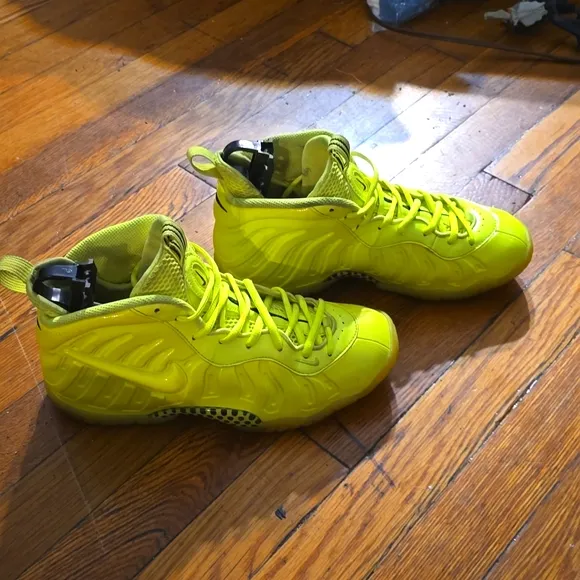 Nike Foamposite Pro Premium LE BG 'Volt'Nike / Sneakers / Air Foamposite Air