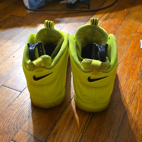 Nike Foamposite Pro Premium LE BG 'Volt'Nike / Sneakers / Air Foamposite Air