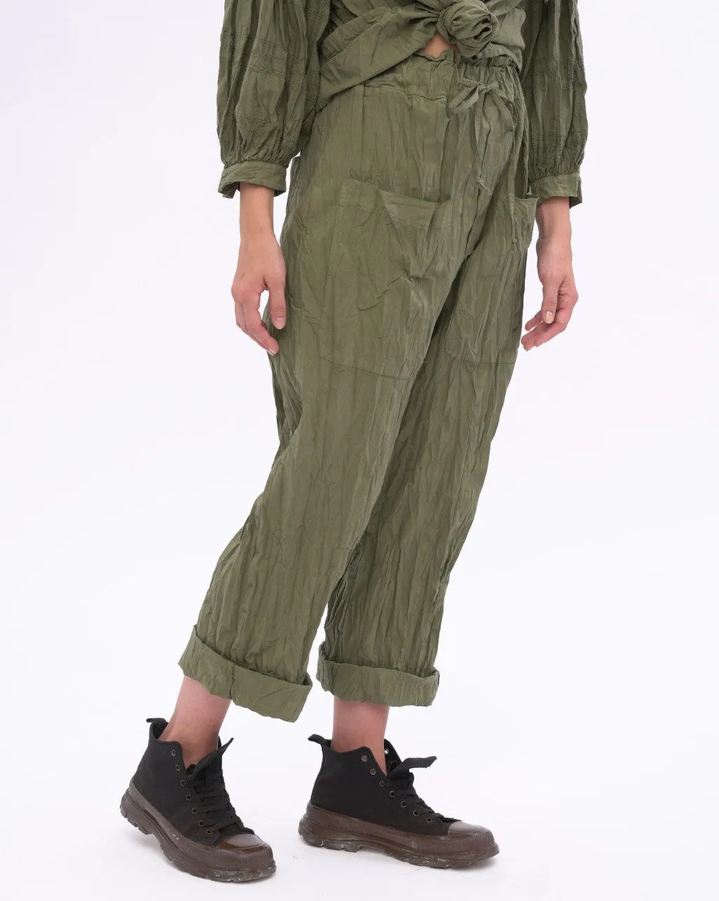 Pocketed Pleated Crinkled Pants