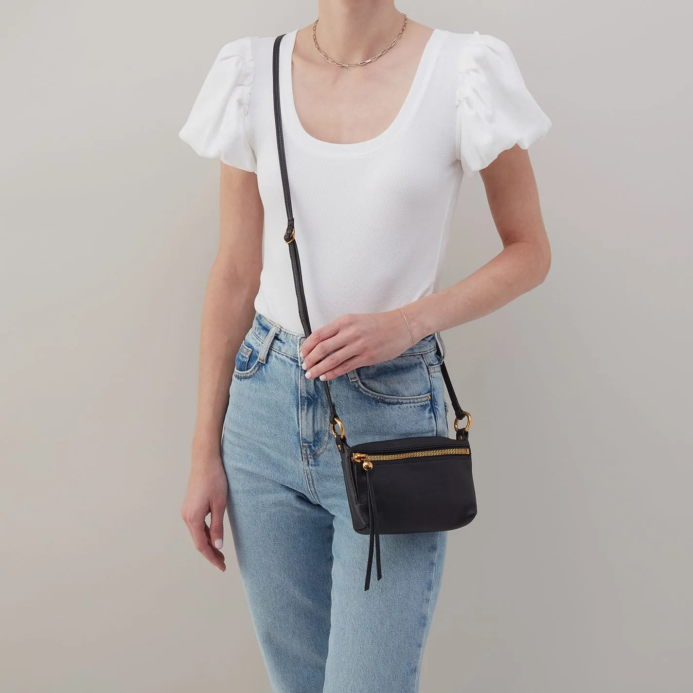 Run About Crossbody In Pebbled Leather - Black