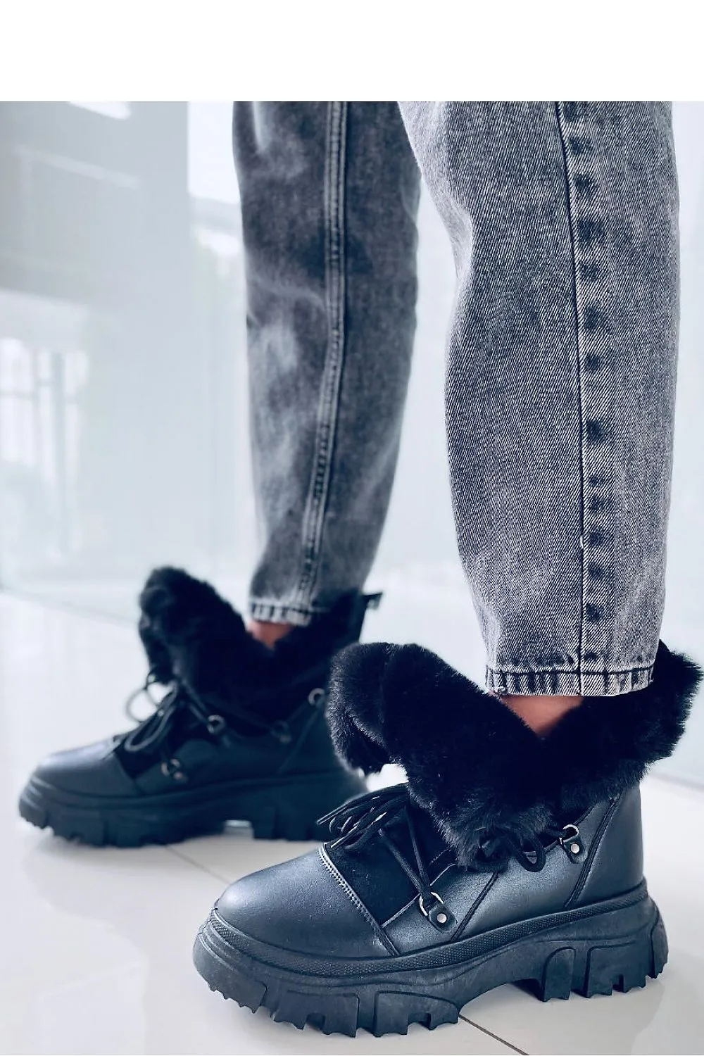 Snow boots