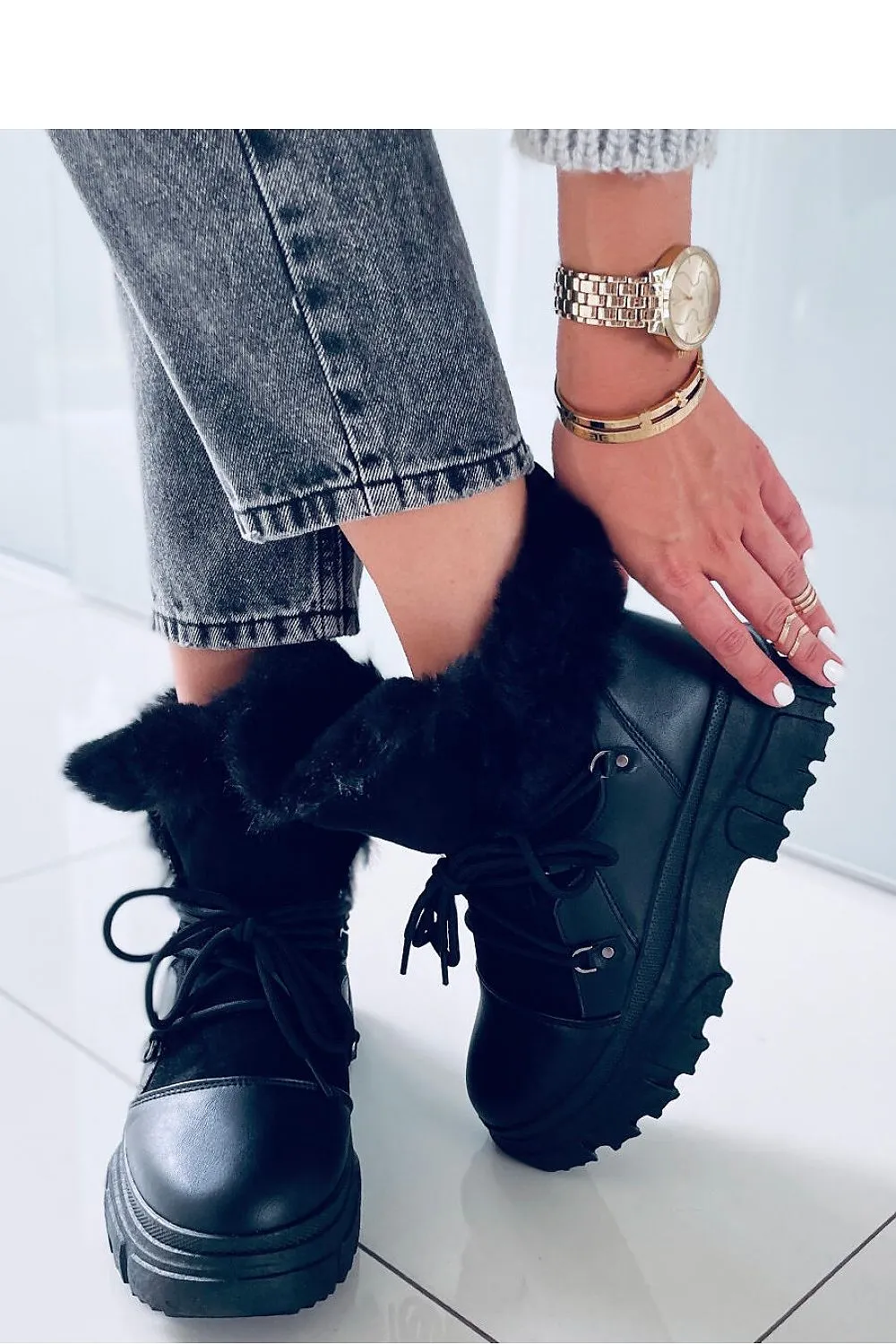 Snow boots