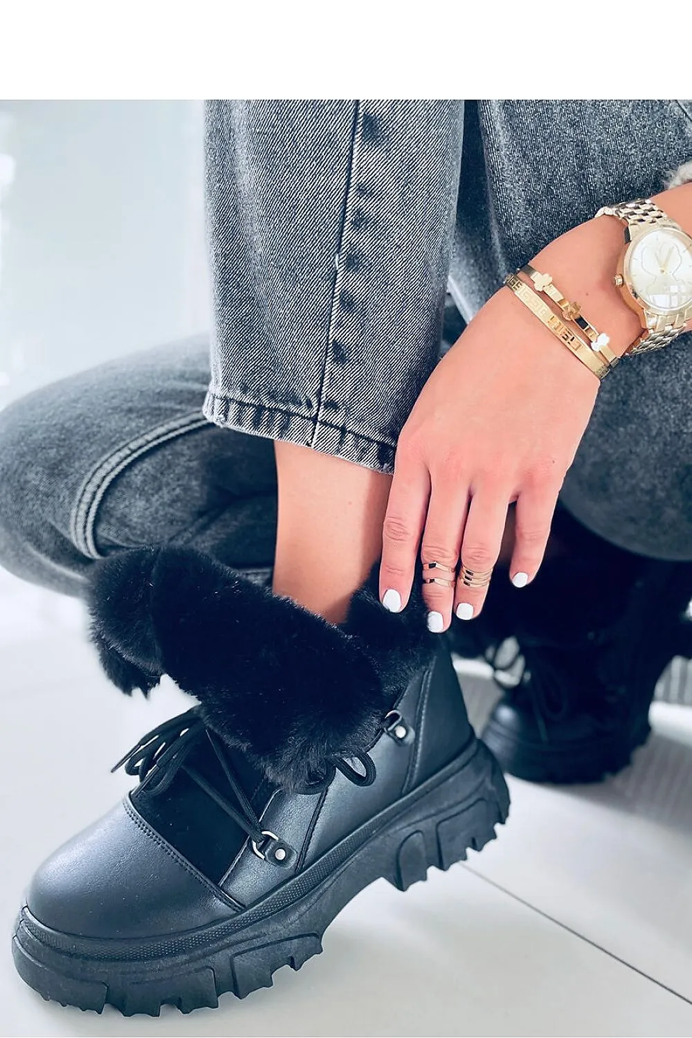 Snow boots