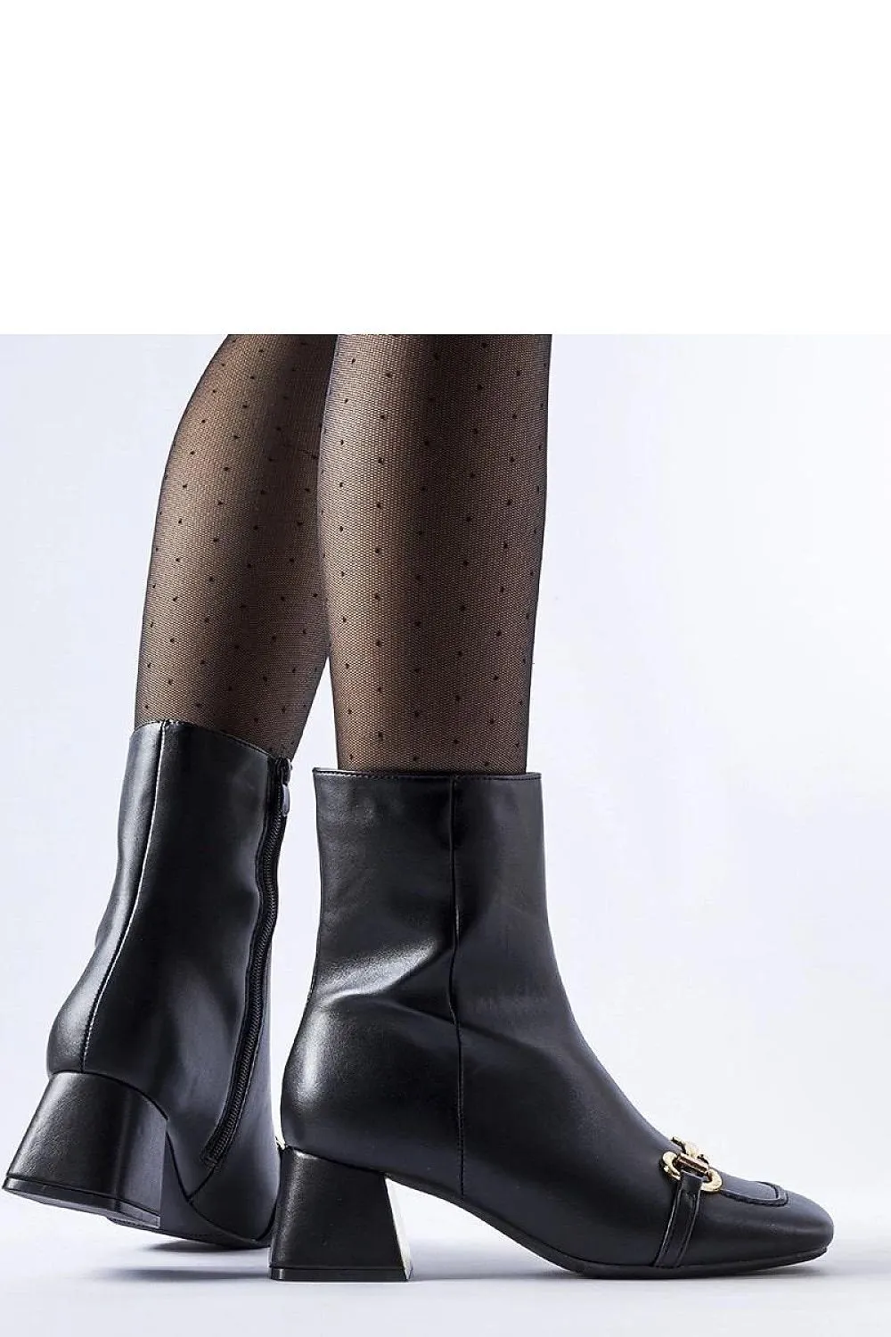 Square toe insulated heel boots