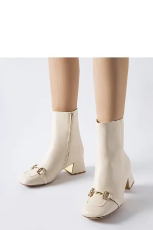 Square toe insulated heel boots
