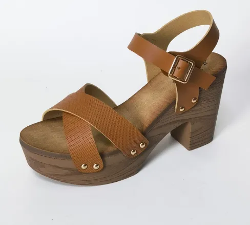 Stylish and comfortable FLORISA clogs, perfect for spring and summer