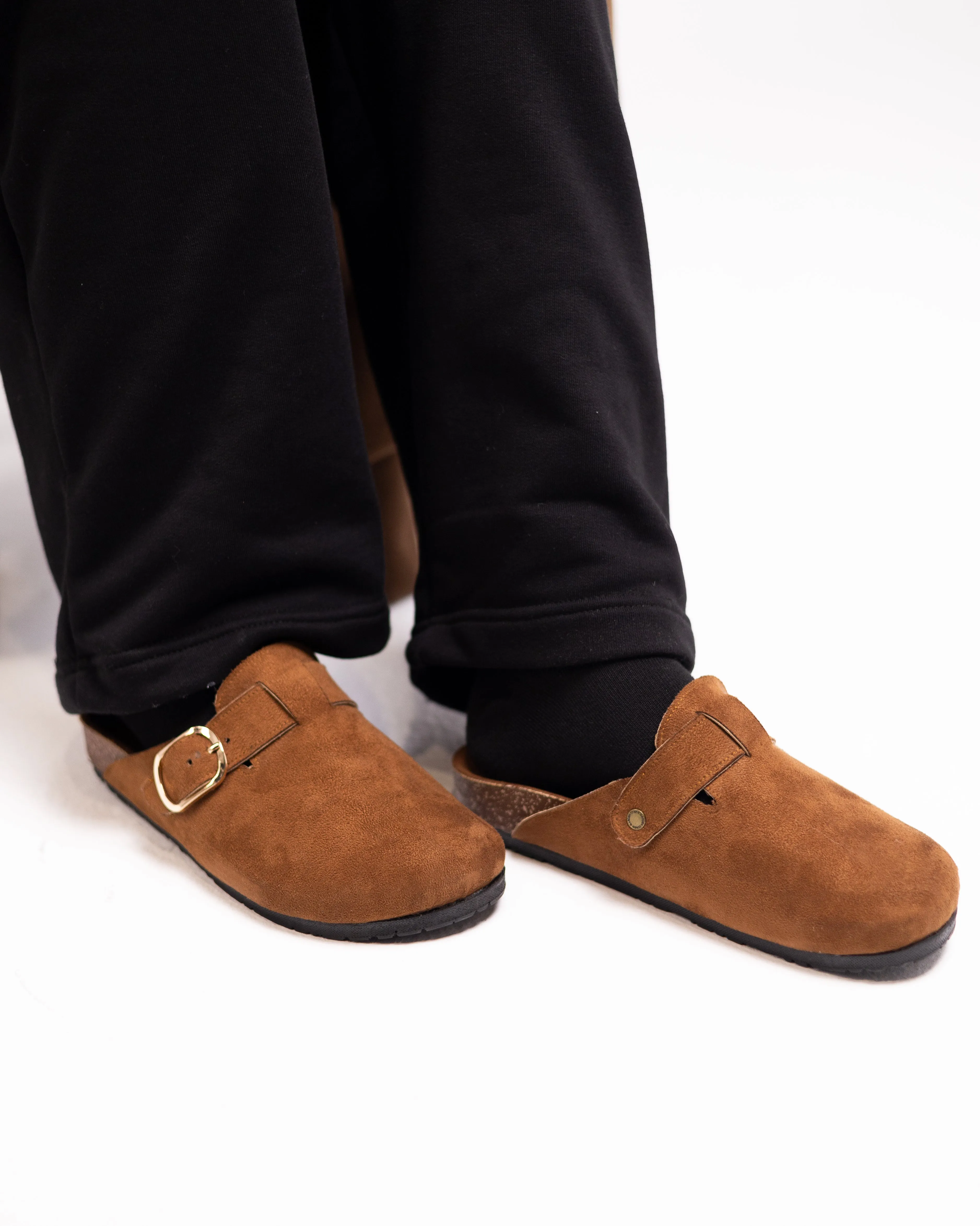 WOMEN'S TOBACCO BROWN CLOGS